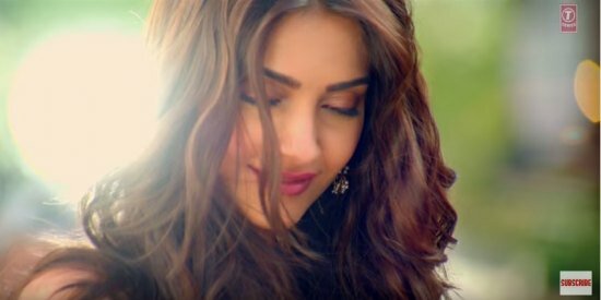 Hrithik Roshan and Sonam Kapoor recreate 1990s magic in Yo Yo Honey Singh's Dheere Dheere Se album Sonam Kapoor in the dheere dheere se music album by Yo Yo Honey Singh
